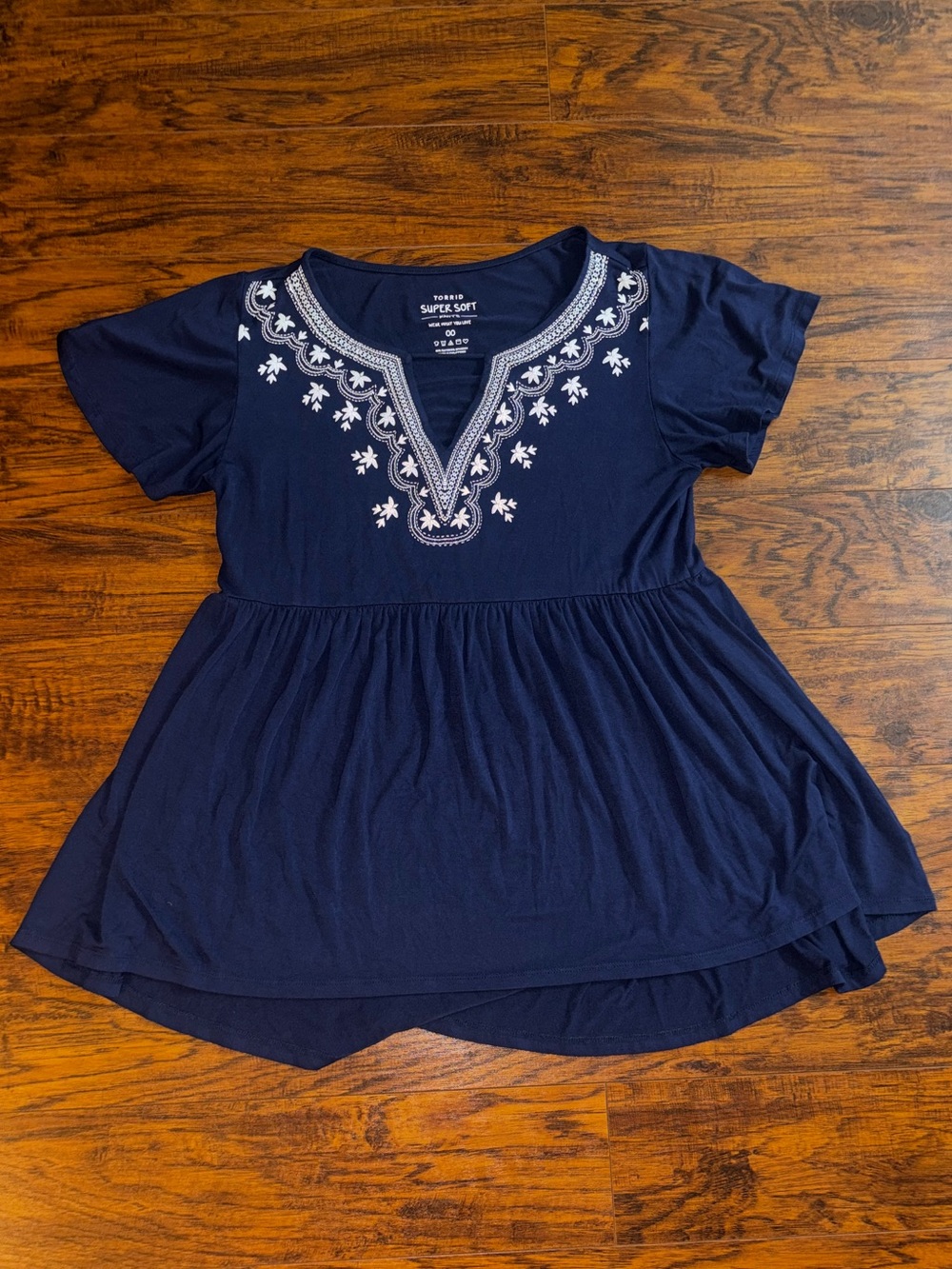 Torrid Super Soft Top Navy Blue White Floral V-Neck Short Sleeve Babydoll Blouse